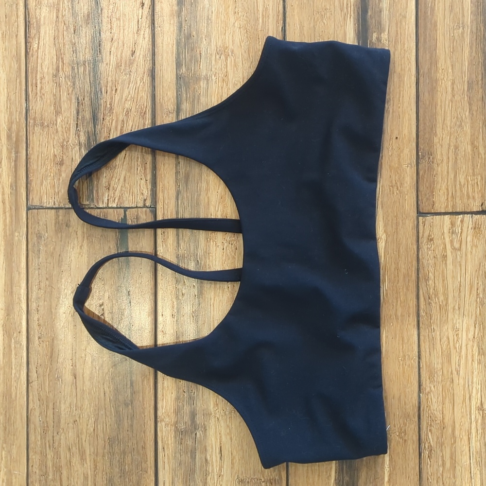 Size large vuori Yosemite bra, pads removed (they were way to flimsy anyway)